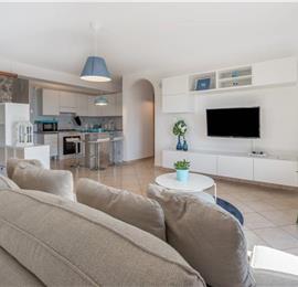 4 bedroom with pool and panoramic sea views near Serrento, sleeps 10